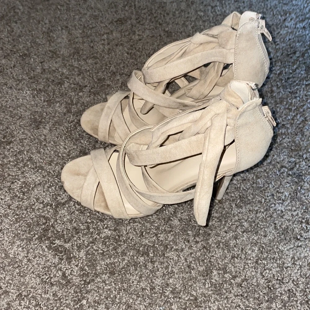 Nude heels. - Picture 3 of 6